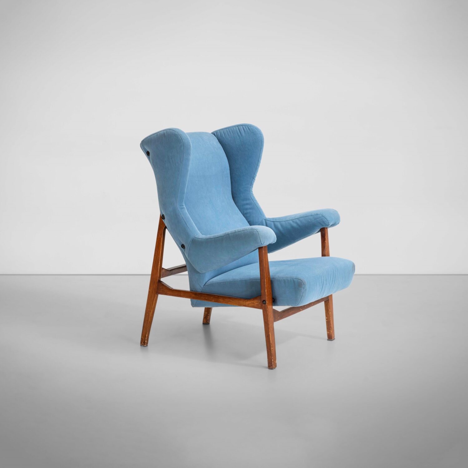 Iconica Poltrona Fiorenza primissima edizione Arflex con struttura integra in legno curvato a vista e imbottiture d'epoca, design Franco Albini. Leader in Italia per l'acquisto di arredi storici senza intermediari.